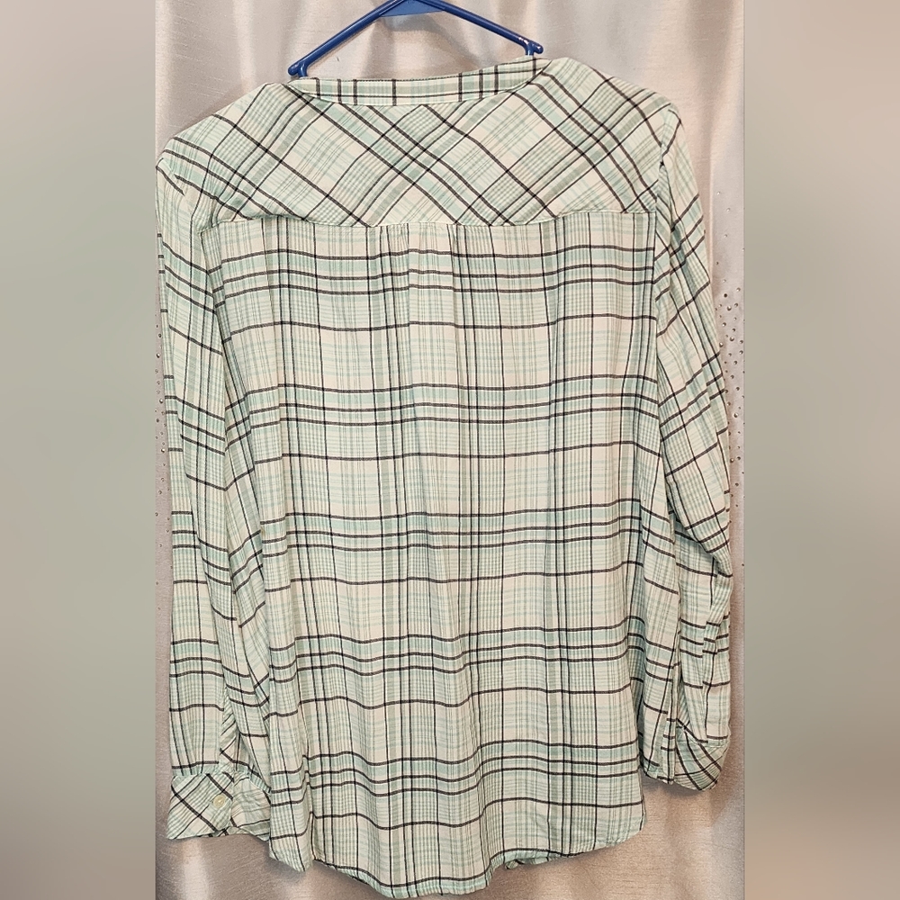 Croft and Barrow womens szXL plaid button down